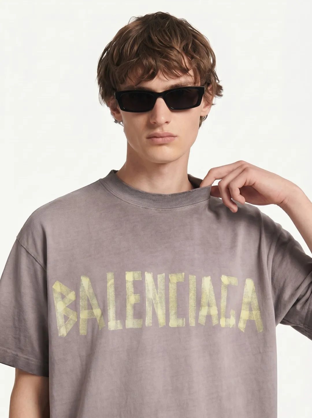 P90✨🔥 [balenciaga] 2026FW Paris Tape Letters Short Sleeve T-Shirt Premium 26s Double Yarn 300g Fabric Washed and sprayed with distressed process Color: Washed Brown Washed Purple Washed Gray Size: S M L XL 2XL